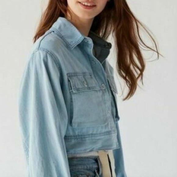 Cropped Utility Trucker Jacket lightweight denim - Picture 5 of 10